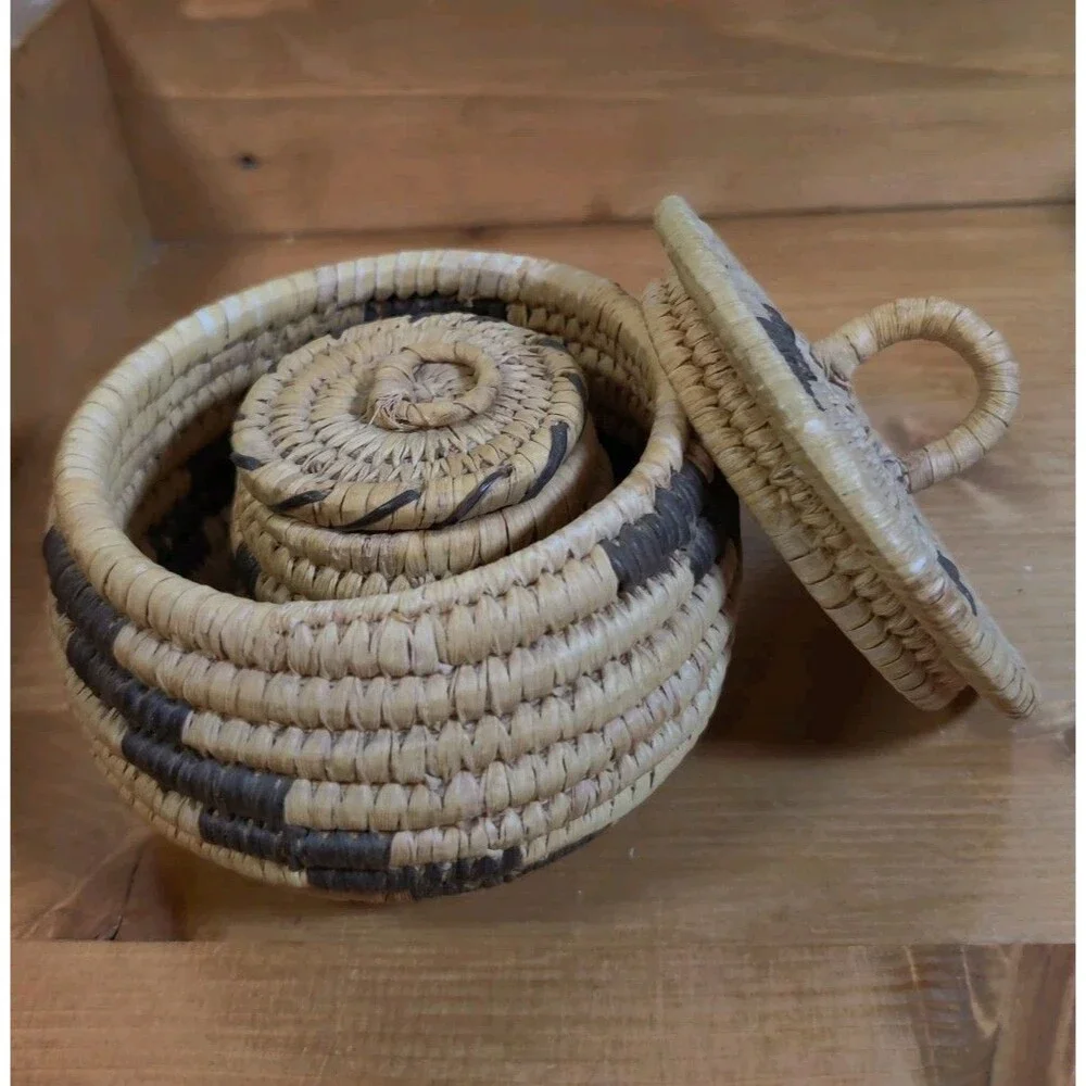 Vtg Lot Of 2 Papago Coiled Nesting Baskes with Lid Devil's claw & Yucca 4